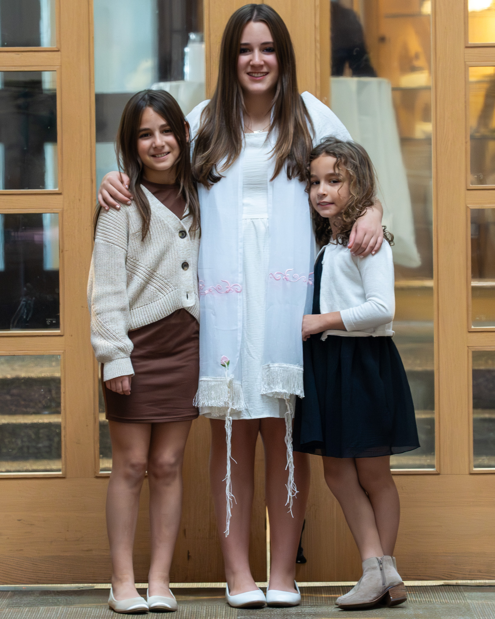 Friends & Faces - Image 10